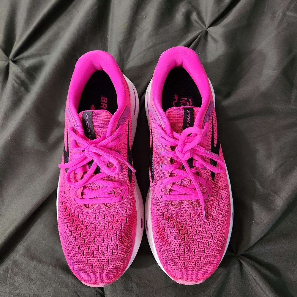 Brooks Women's Athletic Shoes in Vibrant Pink